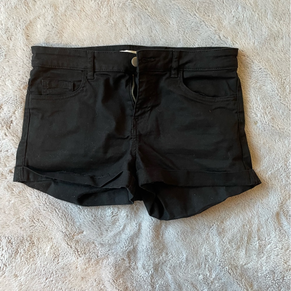 H&M black shorts